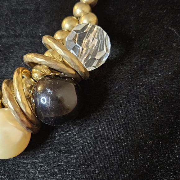 Vintage gold-tone beaded necklace with pearls! It's so pretty - Picture 6 of 8